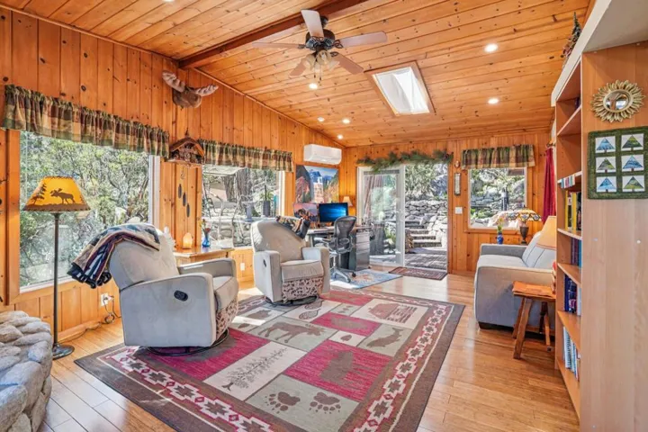 9-web-or-mls-Skyline Way-S1703-005