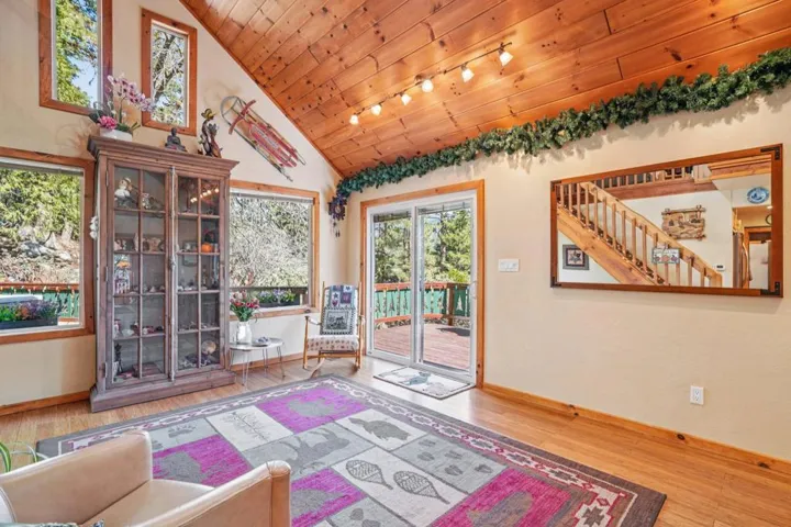 5-web-or-mls-Skyline Way-S1703-009