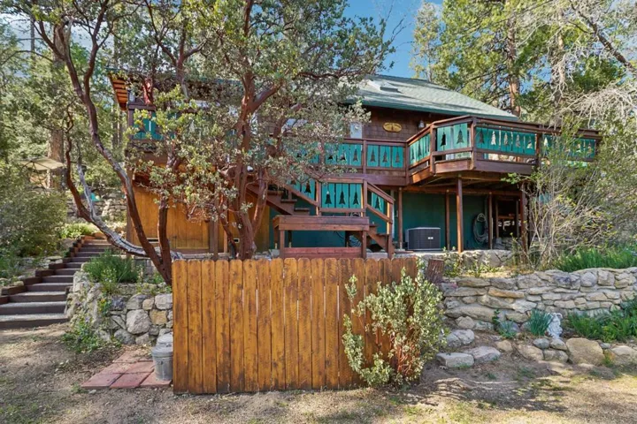 39-web-or-mls-Skyline Way-S1703-001