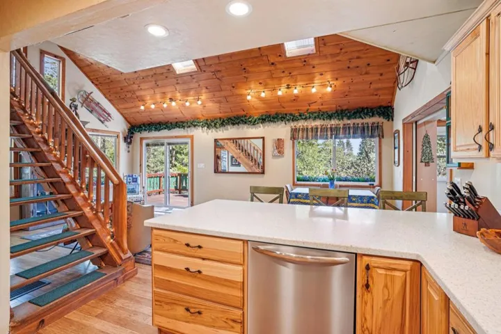 16-web-or-mls-Skyline Way-S1703-018