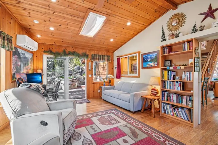 11-web-or-mls-Skyline Way-S1703-007