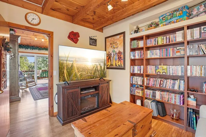 28-web-or-mls-Skyline Way-S1703-021