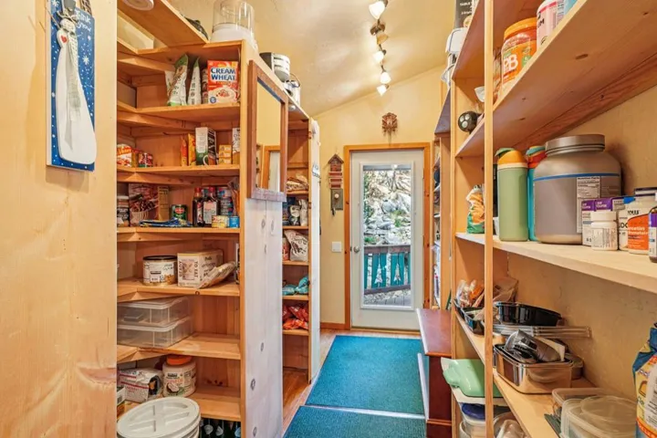 20-web-or-mls-Skyline Way-S1703-025