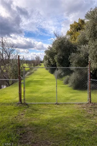 Image enhanced using AI technology. This is a real photograph of the property.