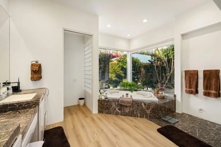 48-web-or-mls-JJFox_OPMG_0326_048