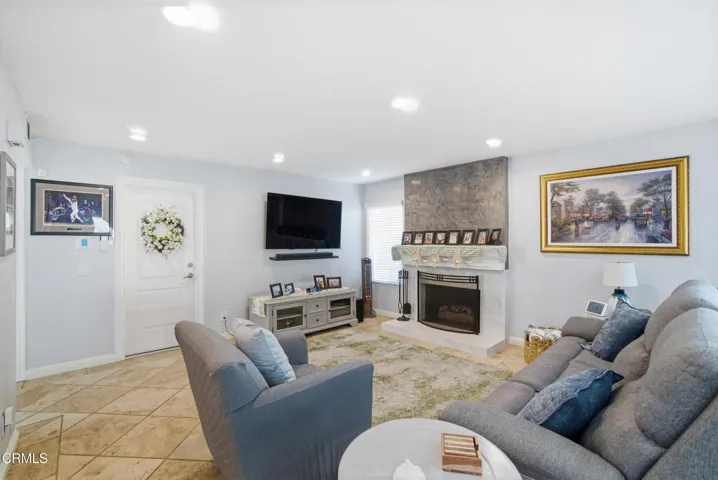 20_family room