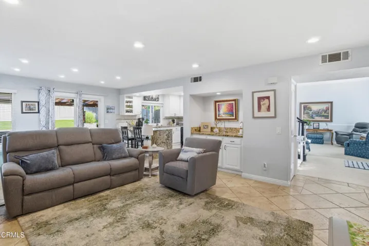 23_family room