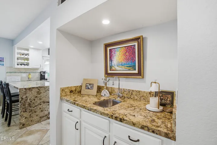 22_wet bar