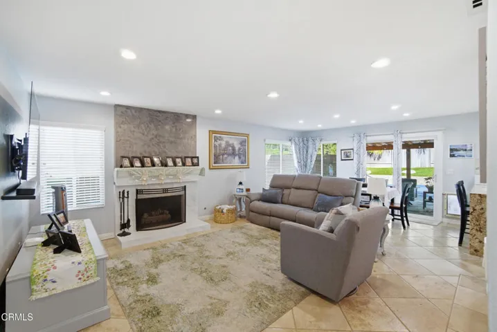 21_family room
