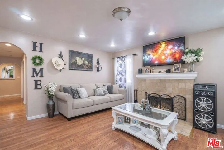 Living area: AI Enhanced