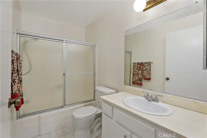 main upstairs full bathroom