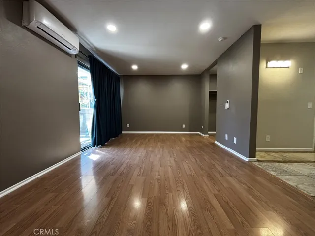 Living Room/Bedroom