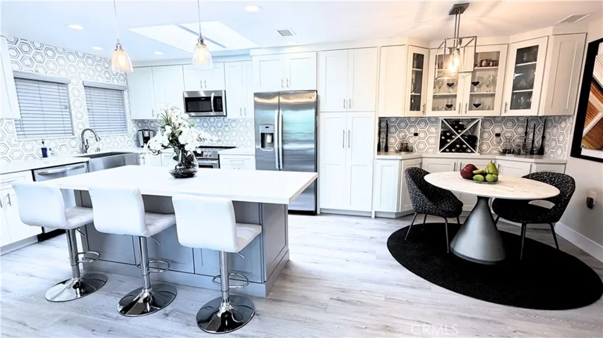 Kitchen & Dinning Area