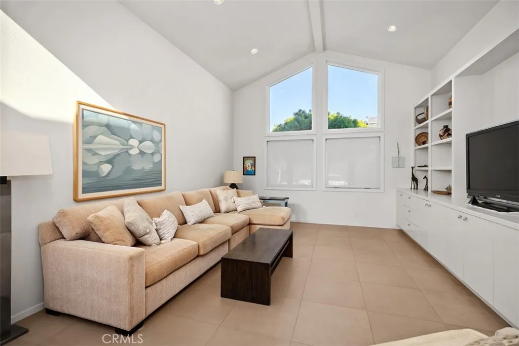 3rd bedroom/Bonus Room with en-suite bath and privacy door