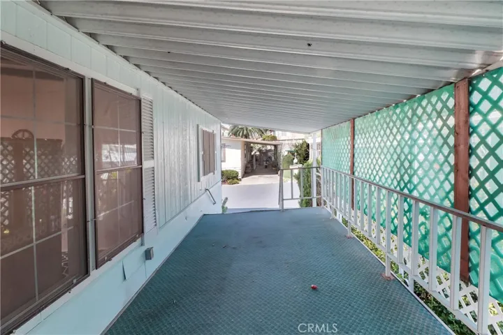 Front Porch, Guest Entry