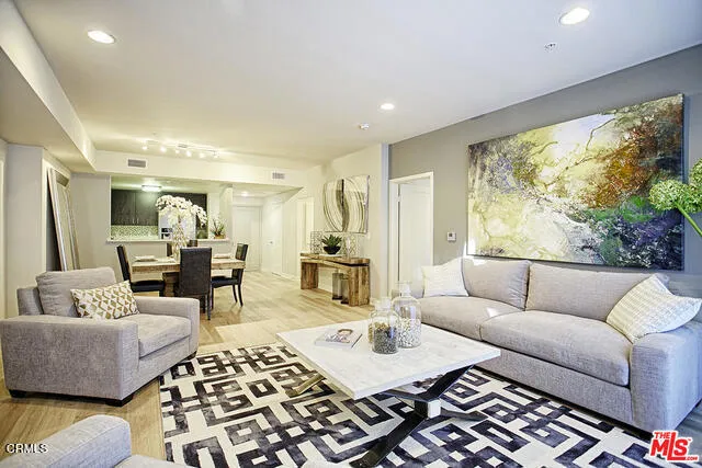 24F62533-E7F4-485A-86A6-19144ABC09AA