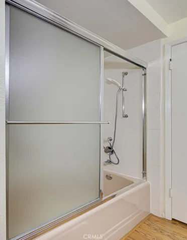 Tub/shower combo in guest bathroom.