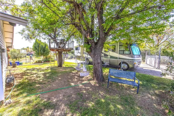 FRONT SIDE YARD