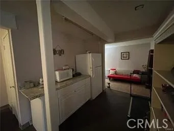 This is the space between the entry (prior listing photos) area and main area.