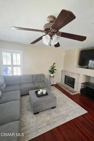 Lina's listing living room