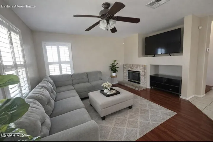 Lina listing living room 3