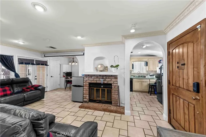 Living room 
(virtually altered)