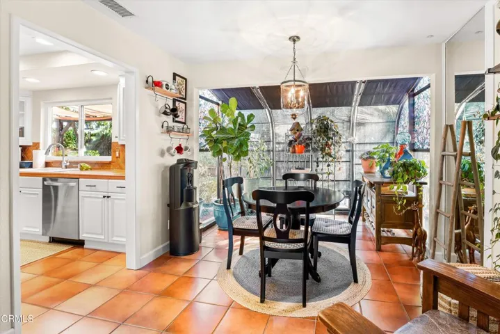 11-2436 Kimberly Ave - 11