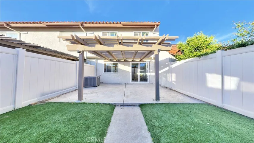 Photos may include alternation for visualization purposes.