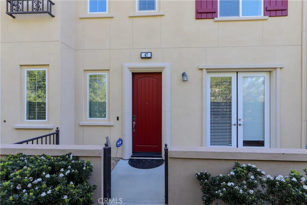 Entry way through front patio area