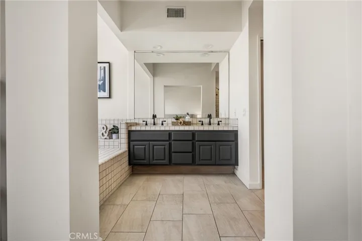 30 Waterway, Irvine, California 92614