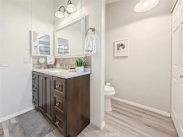 Primary bedroom bathroom