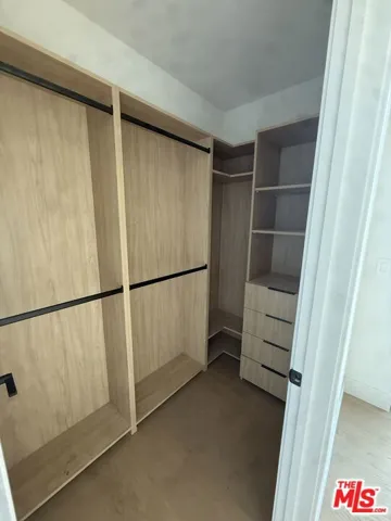 Walking-In Closet