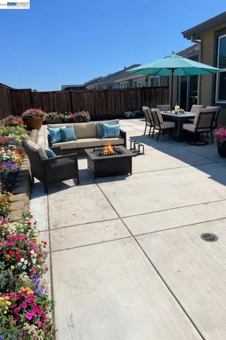 AI Virtually Staged Backyard