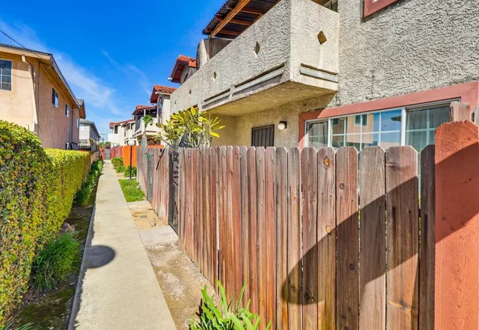 915 Carob Way 3, Montebello, California 90640