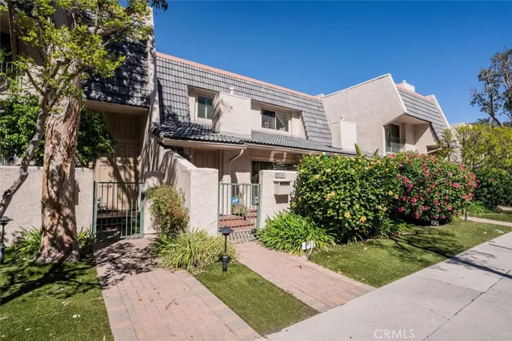 22249 1/2 Erwin, Woodland Hills, California 91367