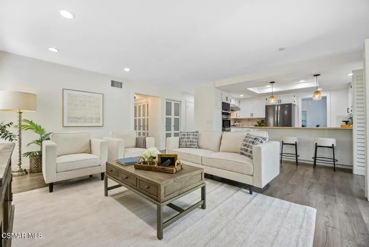 1660 Wellington Pl Westlake-large-019-03