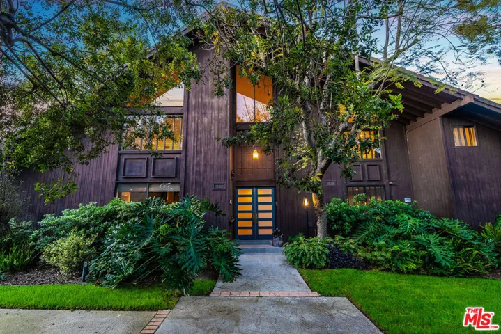 4635 Clybourn Avenue, Toluca Lake, California 91602