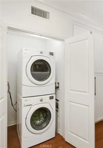 Laundry closet, W/D included
