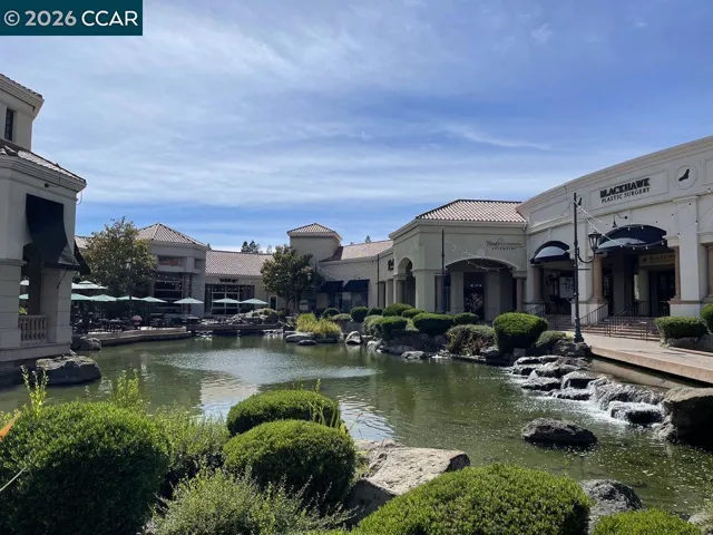 Blackhawk plaza shopping