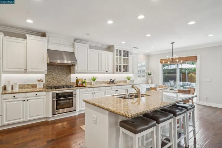 Kitchen Island with bar seating