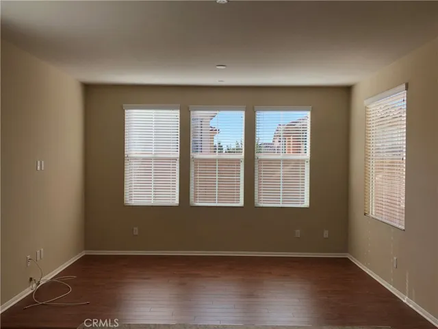 Spacious living room