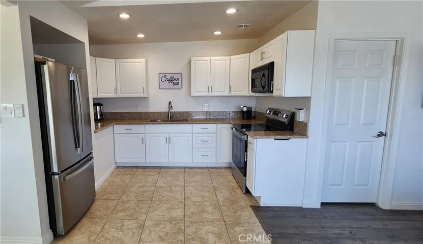 Kitchen with high-end finishes