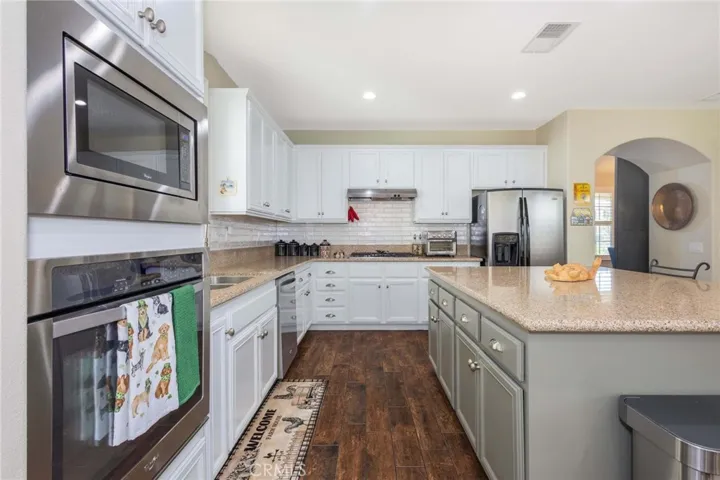 35385 Summerholly Lane, Murrieta, California 92563