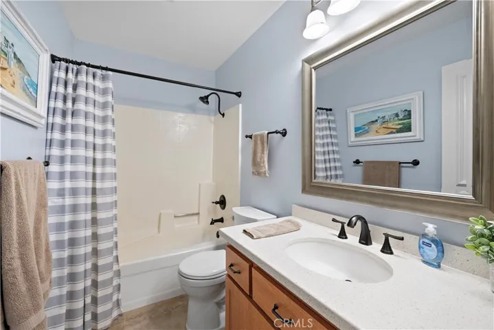 Second full bathroom with shower/tub