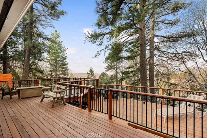Back deck with tiered 2nd deck.