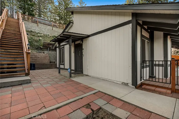 Front entry to this single level home.