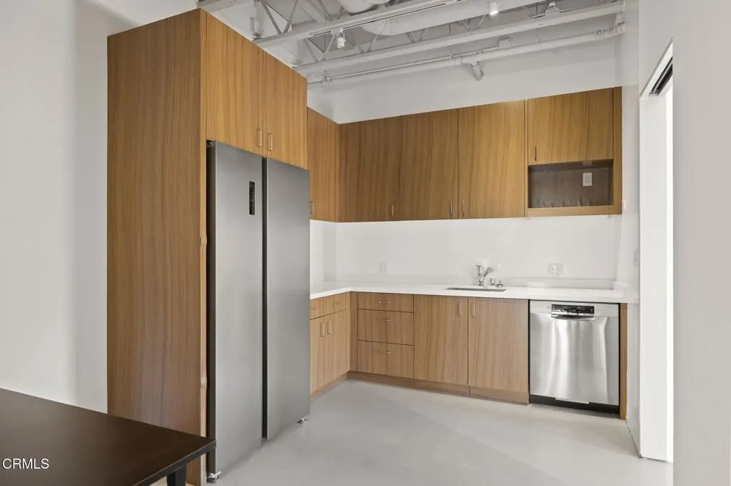 41-web-or-mls-UpmarketMedia-2110Main-132