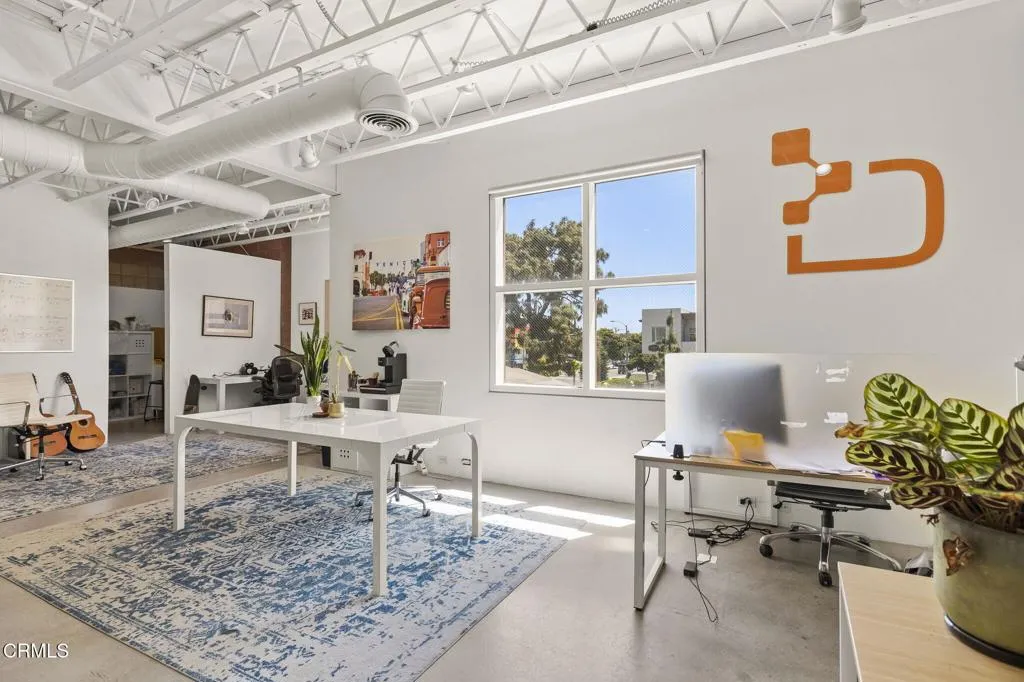 53-web-or-mls-UpmarketMedia-2110Main-183