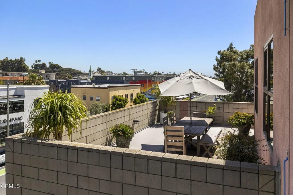 32-web-or-mls-UpmarketMedia-2110Main-100