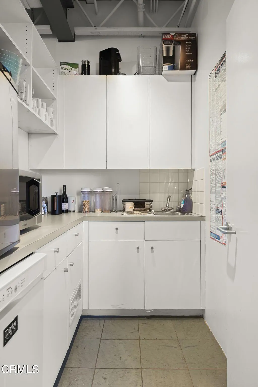 29-web-or-mls-UpmarketMedia-2110Main-87